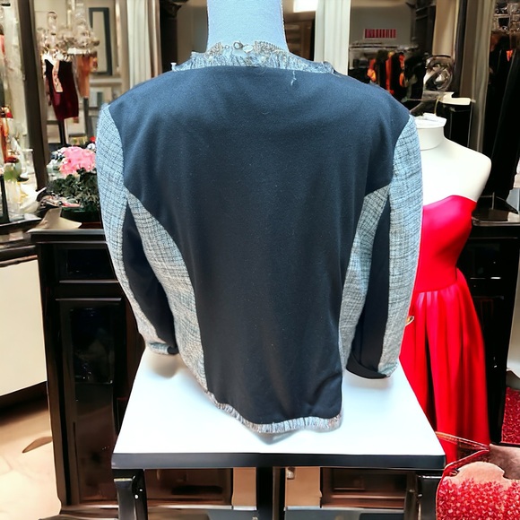 Elle black and white jacket. - Picture 3 of 13